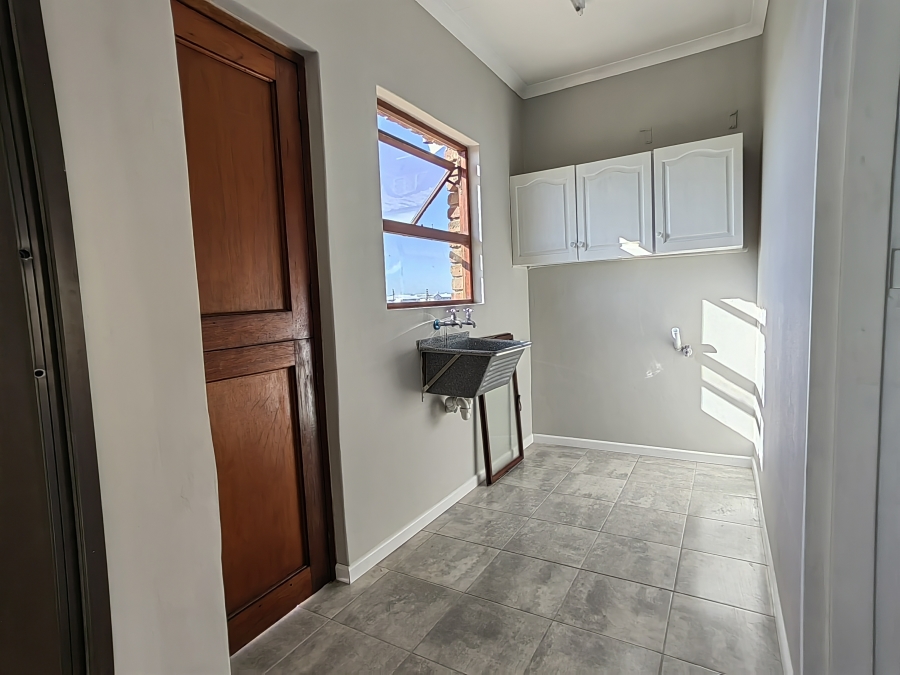 To Let 3 Bedroom Property for Rent in Heiderand Western Cape